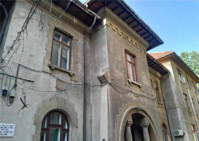 Casă cu 16 camere cu Garaj în Magheru
