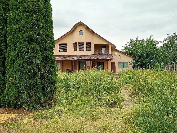 Casă cu Teren 697 Mp în Central