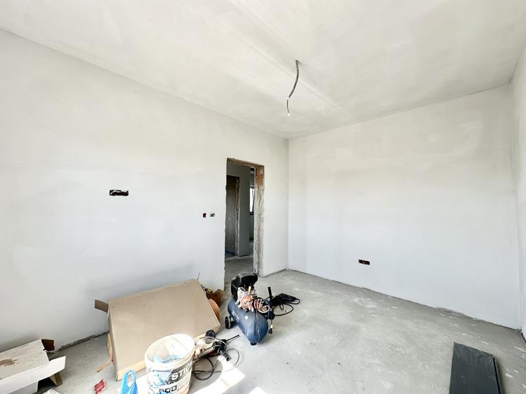 Duplex cu 5 camere cu Canalizare în Moșnița Nouă