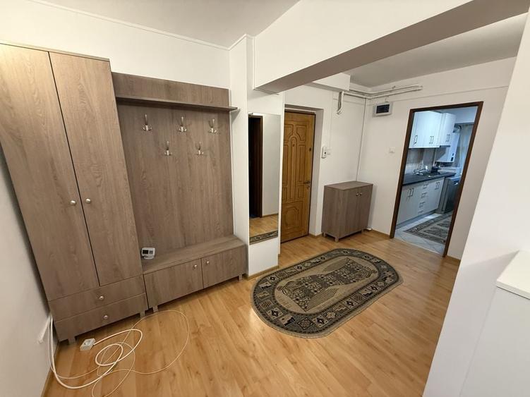 Apartament cu 3 camere decomandat în Exterior Vest