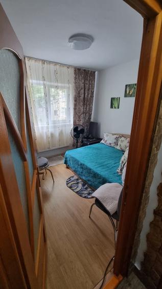 Apartament cu 4 camere decomandat în Central