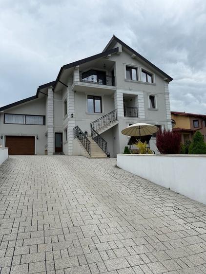 Casă cu 4 camere în Central