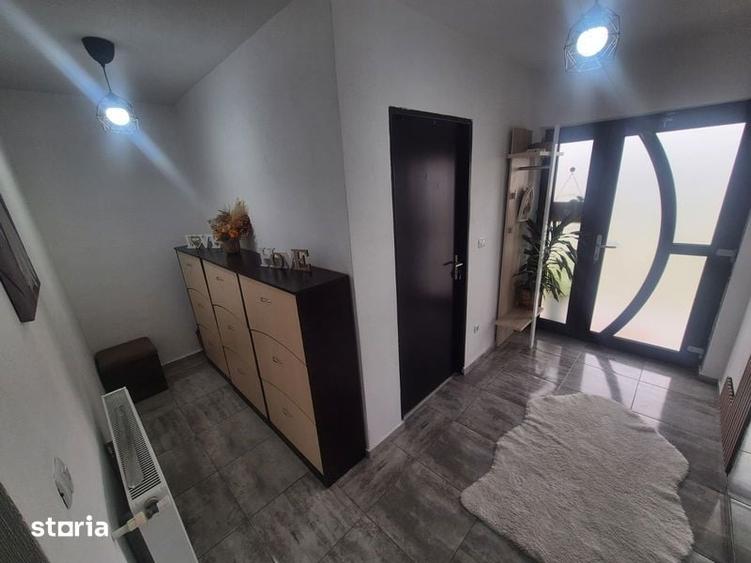 Casă cu 5 camere cu Teren 1800 Mp în Dănești