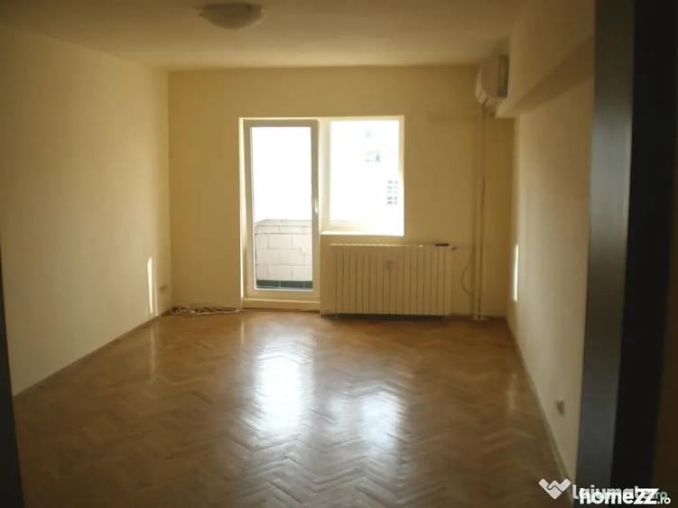 Apartament cu 3 camere decomandat în Decebal