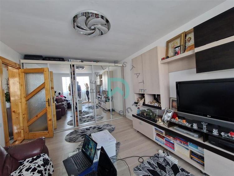 Apartament cu 4 camere decomandat, mobilat în Tractorul