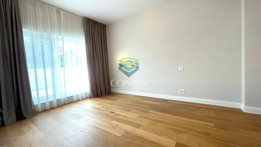 Duplex cu 5 camere cu Piscina în Iancu Nicolae