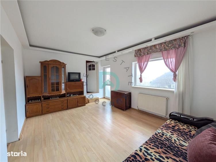 Apartament cu 3 camere decomandat în Răcădău