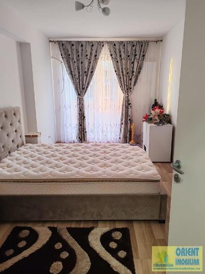 Apartament cu 3 camere nedecomandat în Tomis Plus