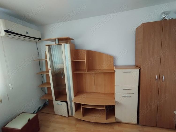 Apartament cu 3 camere decomandat în Vălenii de Munte