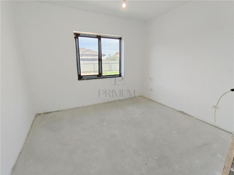 Duplex cu 4 camere cu Canalizare în Moșnița Nouă