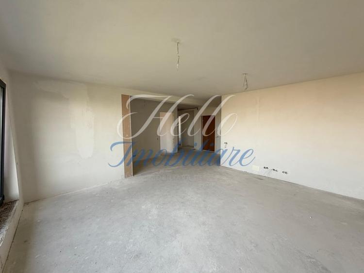 Penthouse cu 3 camere decomandat în Zorilor