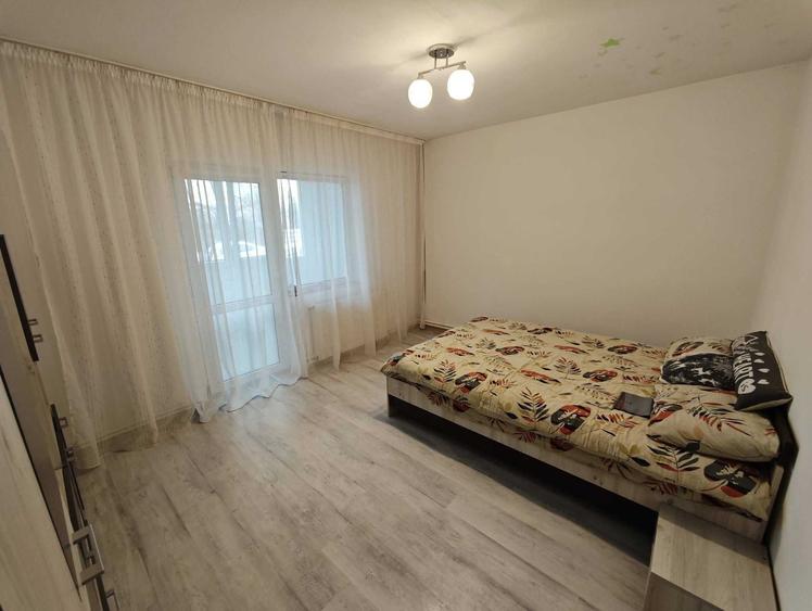 Apartament cu 3 camere decomandat în Păcii