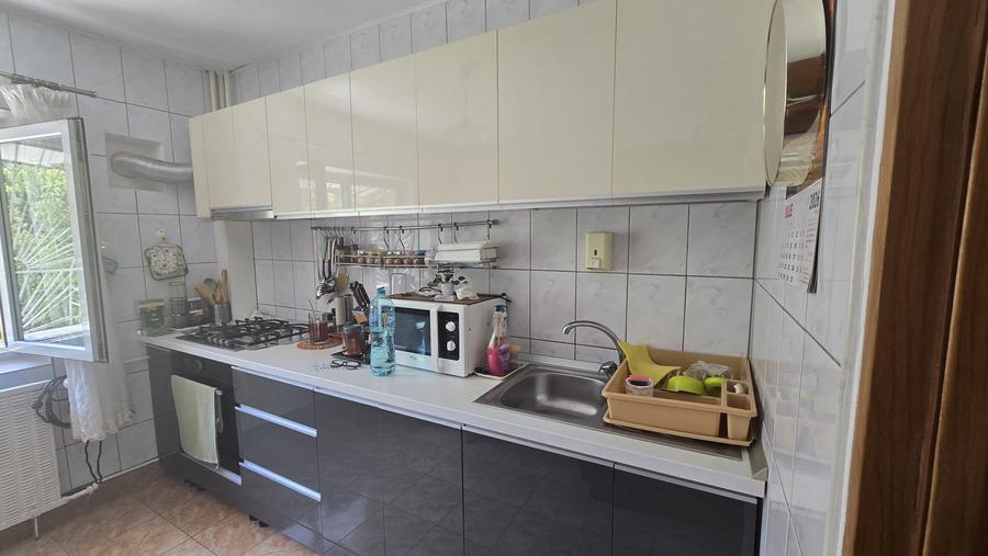 Apartament cu 3 camere decomandat în Nerva Traian