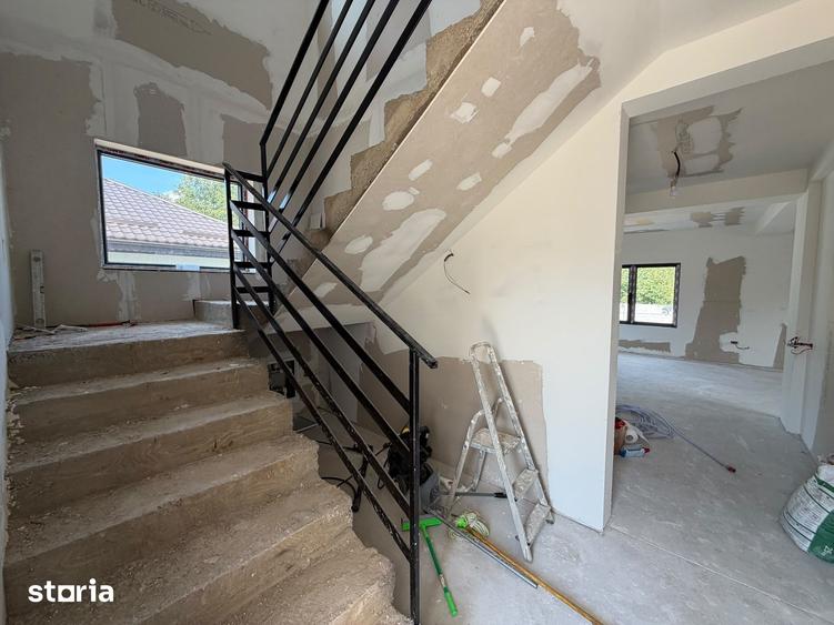 Casă cu 5 camere cu Teren 420 Mp în Glina