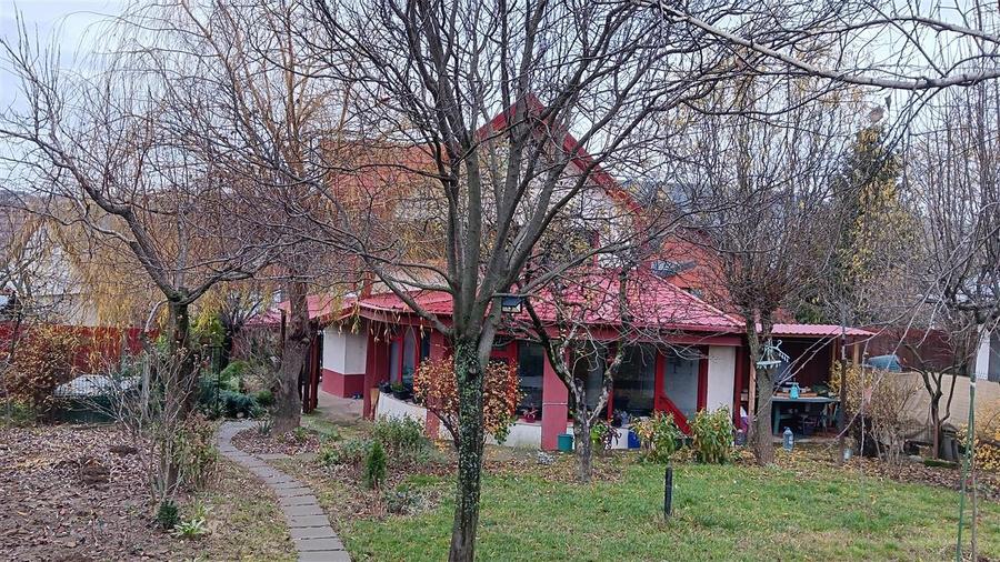 Casă individuală cu 5 camere cu Canalizare în Bârnova