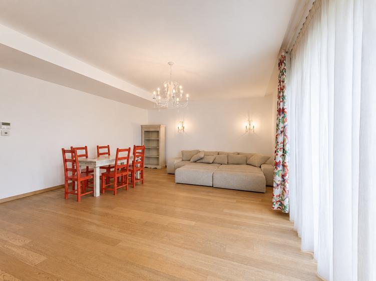 Apartament cu 4 camere decomandat în Aviatorilor