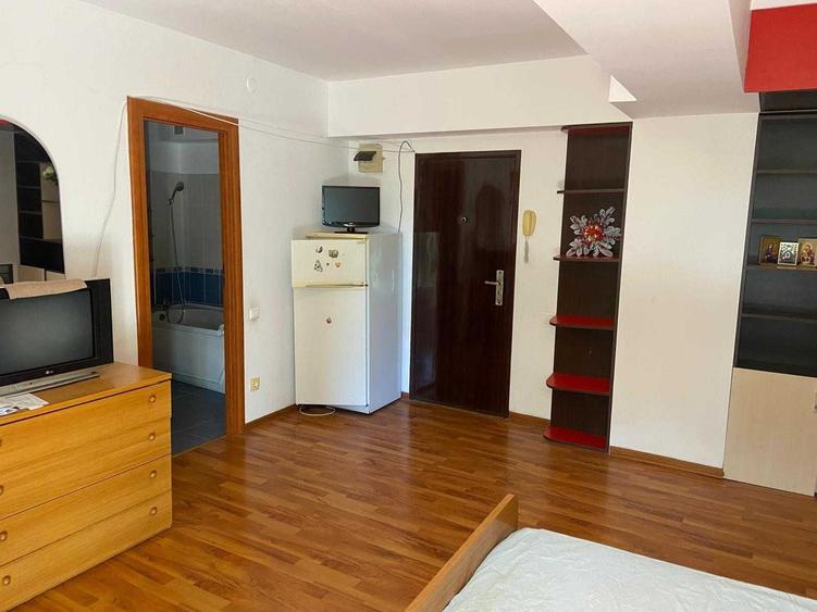 Garsonieră decomandată în Central
