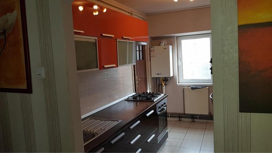 Apartament cu 3 camere decomandat în Central