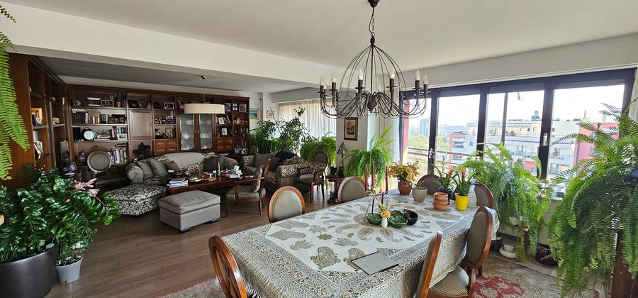 Apartament cu 4 camere decomandat în Barbu Văcărescu