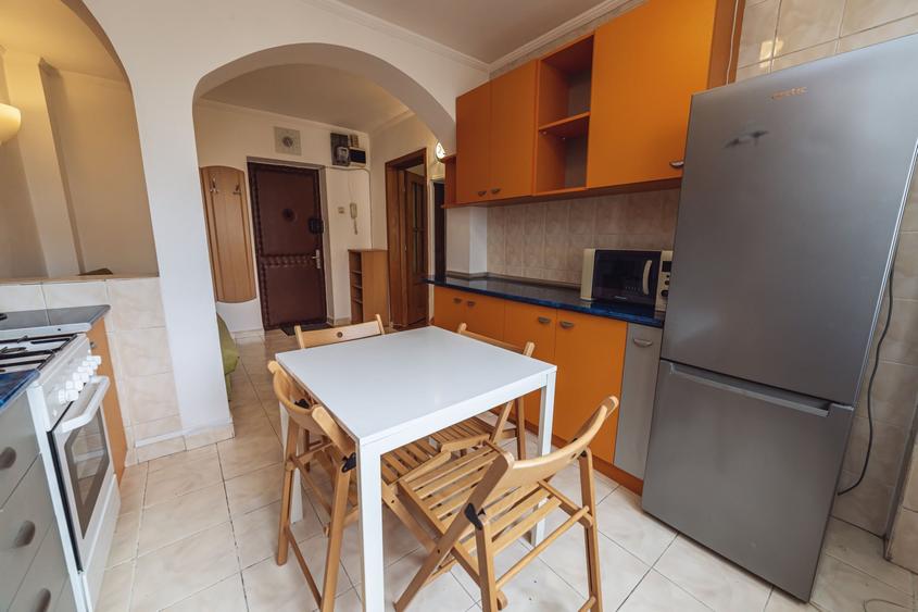 Apartament cu 2 camere semidecomandat, mobilat în Moșilor