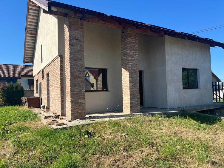 Casă cu 4 camere în Măgura