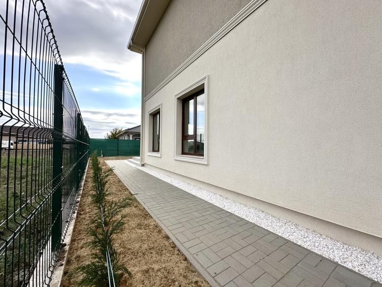 Duplex cu 5 camere cu Canalizare în Dumbrăvița