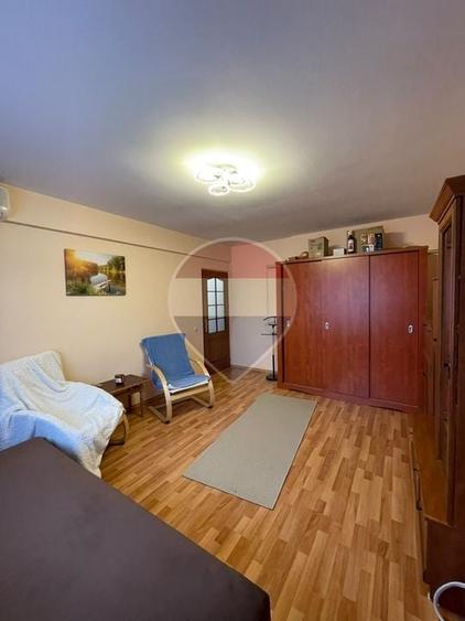 Apartament cu 2 camere semidecomandat, mobilat în Tătărași