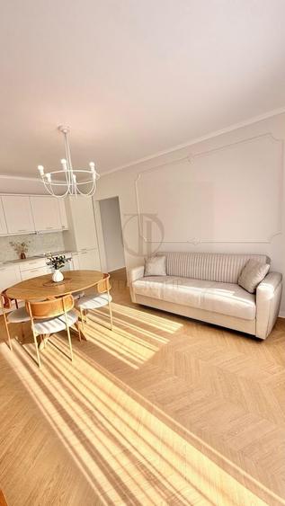 Apartament cu 3 camere semidecomandat în Florești