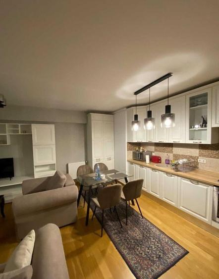 Apartament cu 2 camere semidecomandat, mobilat în Pipera