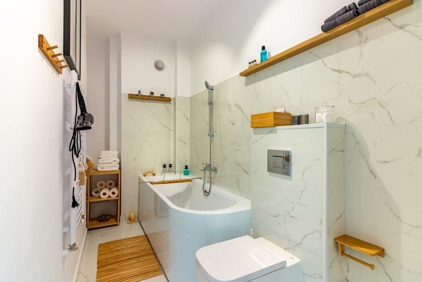 Penthouse cu 4 camere semidecomandat, mobilat în Cișmigiu