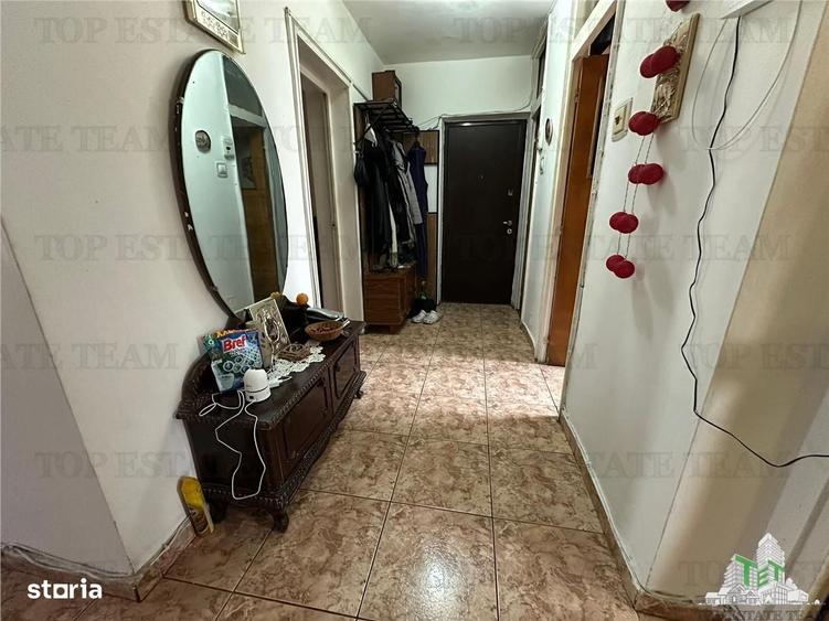 Apartament cu 3 camere decomandat în Aviației