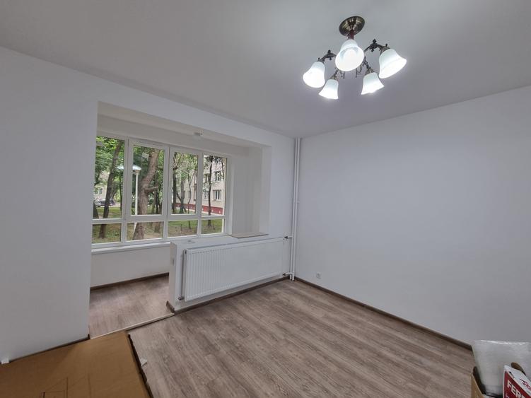 Apartament cu 3 camere decomandat în P-ța Reșița