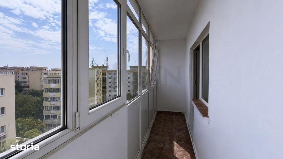 Apartament cu 4 camere decomandat în Tei
