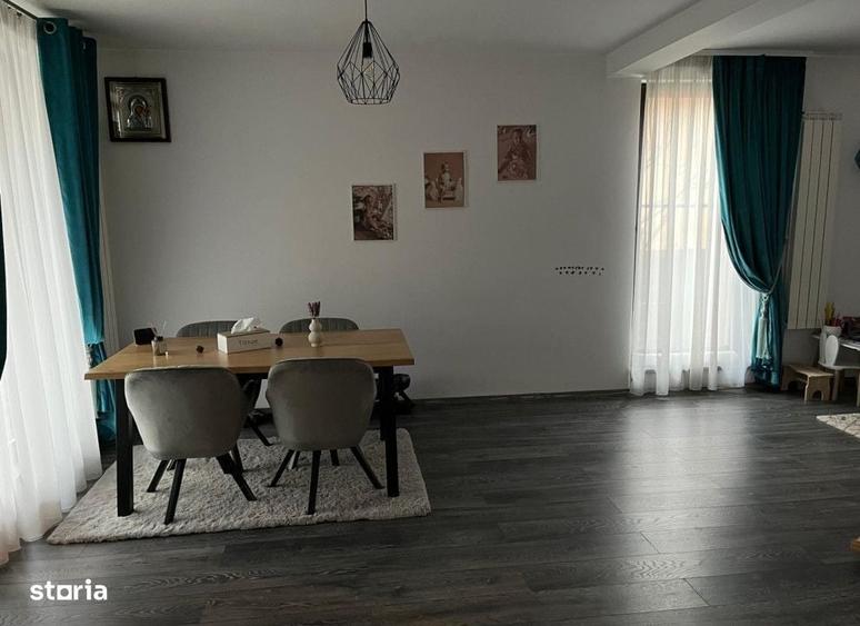 Casă cu 4 camere în Valea Adâncă