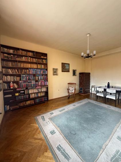 Apartament cu 3 camere semidecomandat în Central