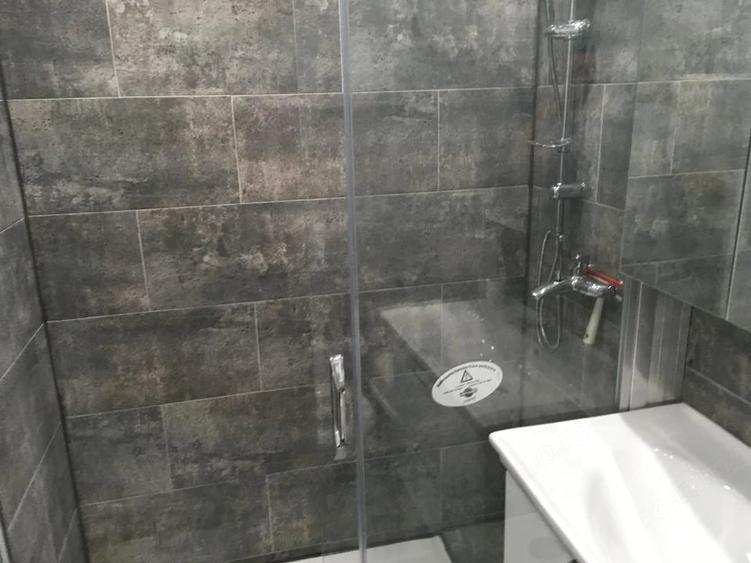 Apartament cu 3 camere semidecomandat în Lazaret