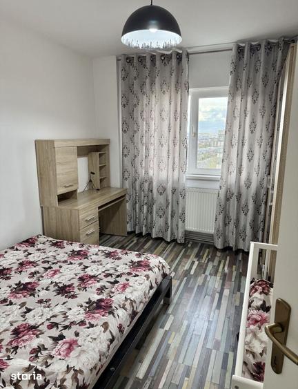 Apartament cu 4 camere decomandat în Între Lacuri