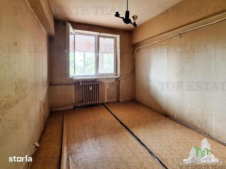 Apartament cu 4 camere decomandat în Colentina