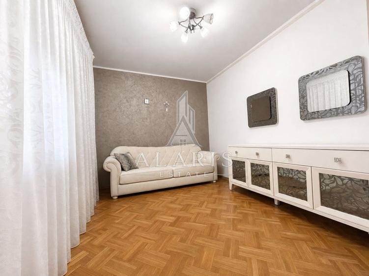 Casă individuală cu 6 camere cu Canalizare în Aradului