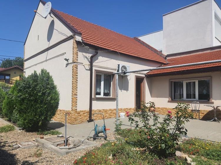 Casă individuală cu 3 camere cu Canalizare în Girocului