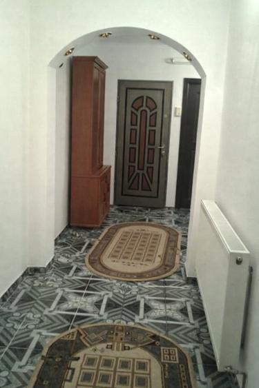 Apartament cu 3 camere decomandat, mobilat în Cug