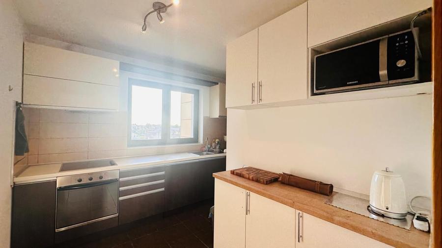 Apartament cu 3 camere semidecomandat, mobilat în Otopeni