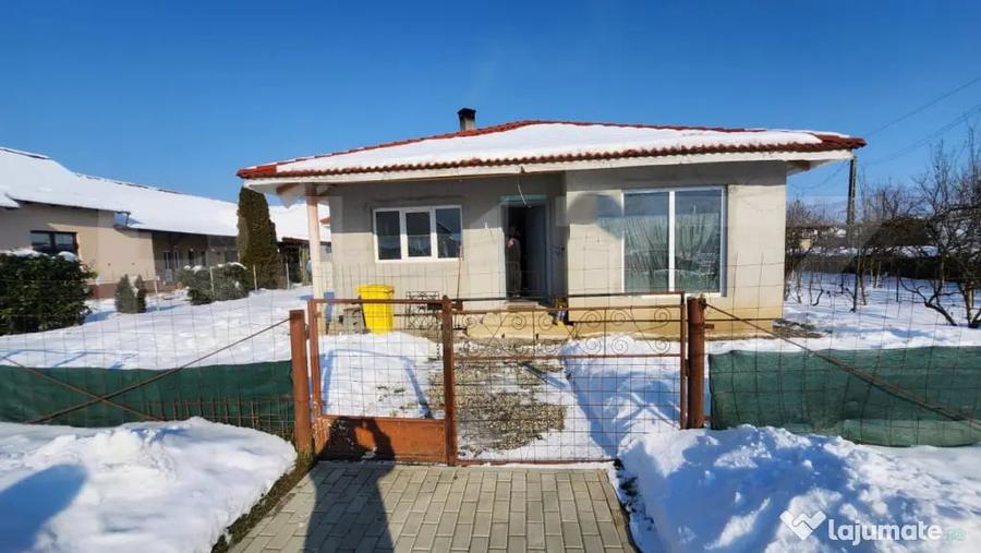 Casă cu 4 camere cu Teren 1800 Mp în Central