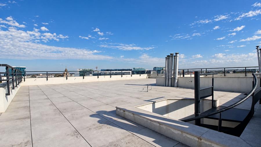 Penthouse cu 4 camere decomandat în Pipera