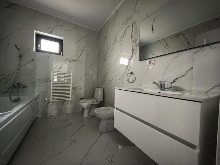 Casă individuală cu 3 camere cu Canalizare în Lunca Cetățuii