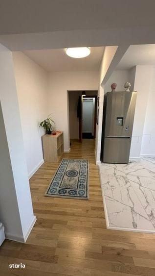 Apartament cu 3 camere semidecomandat în Pantelimon