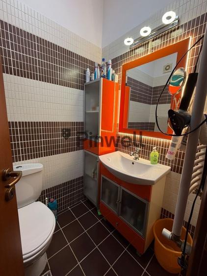 Apartament cu 3 camere semidecomandat, mobilat în Central