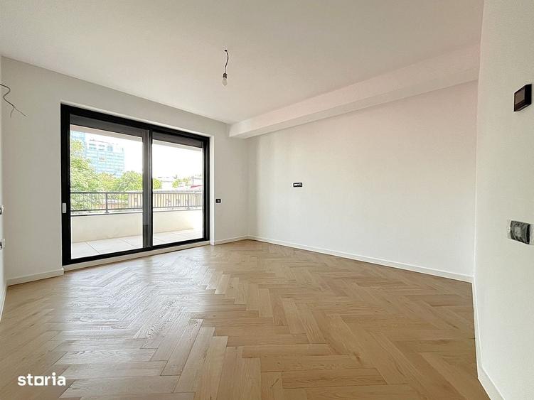 Apartament cu 4 camere semidecomandat în Floreasca
