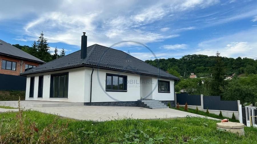 Casă cu 5 camere cu Teren 1000 Mp în Central