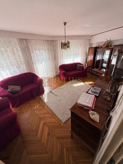 Apartament cu 3 camere decomandat, mobilat în Complex Studențesc
